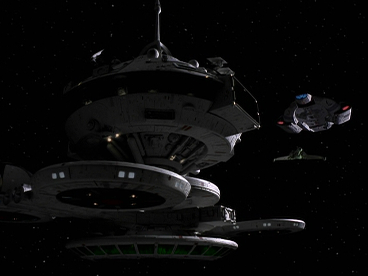 extant_StarTrek_DS9_6x05-FavorTheBold_00182.jpg