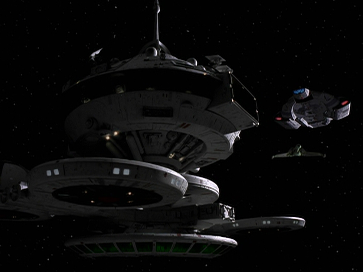 extant_StarTrek_DS9_6x05-FavorTheBold_00183.jpg