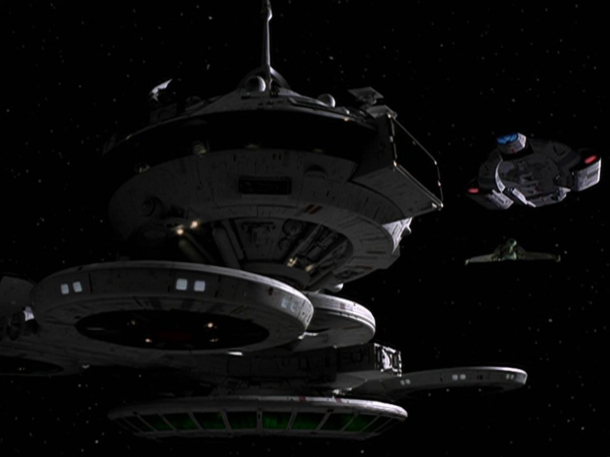 extant_StarTrek_DS9_6x05-FavorTheBold_00185.jpg