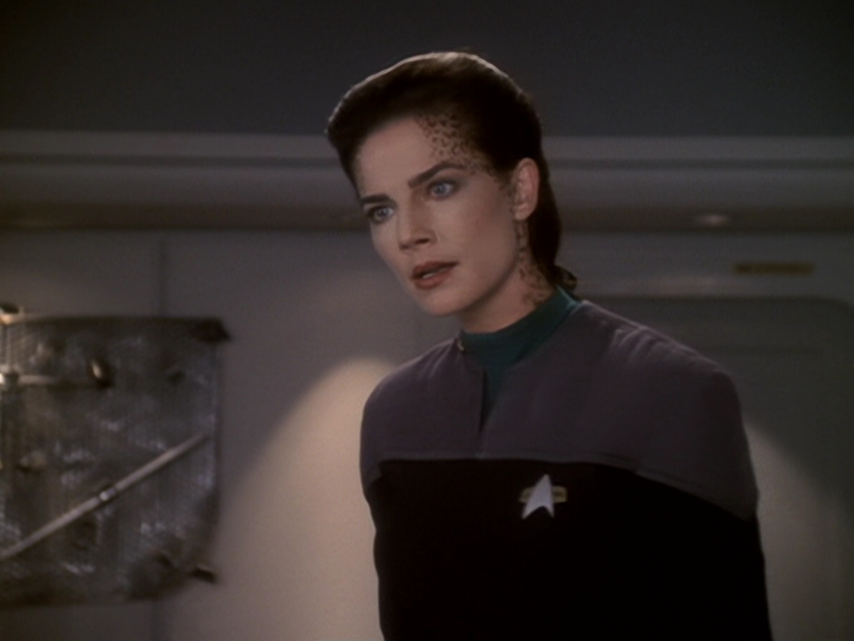 extant_StarTrek_DS9_6x05-FavorTheBold_00228.jpg