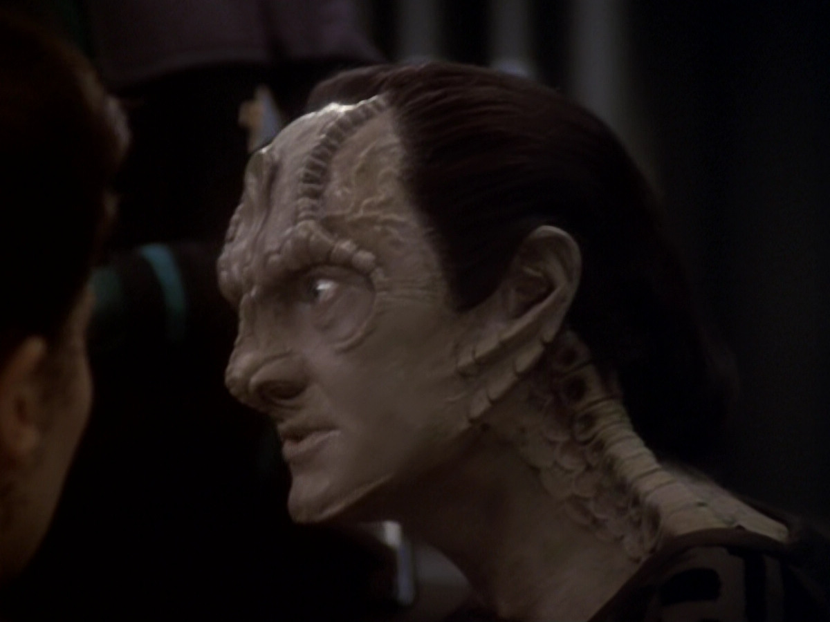 extant_StarTrek_DS9_6x05-FavorTheBold_00451.jpg