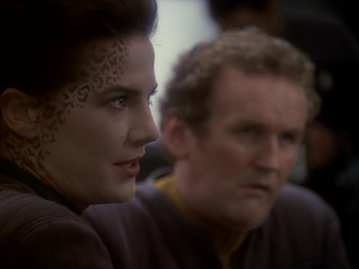 extant_StarTrek_DS9_6x05-FavorTheBold_00457.jpg