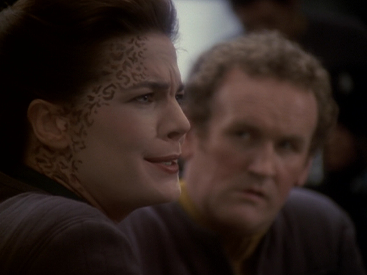 extant_StarTrek_DS9_6x05-FavorTheBold_00461.jpg