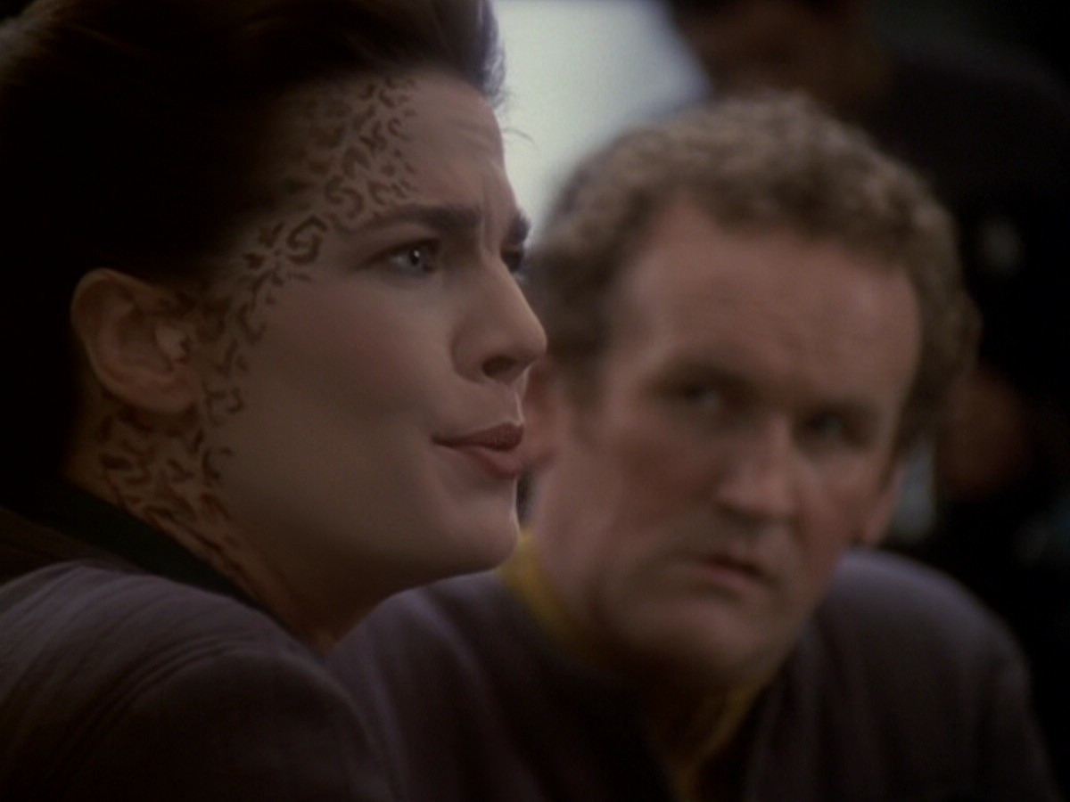 extant_StarTrek_DS9_6x05-FavorTheBold_00462.jpg