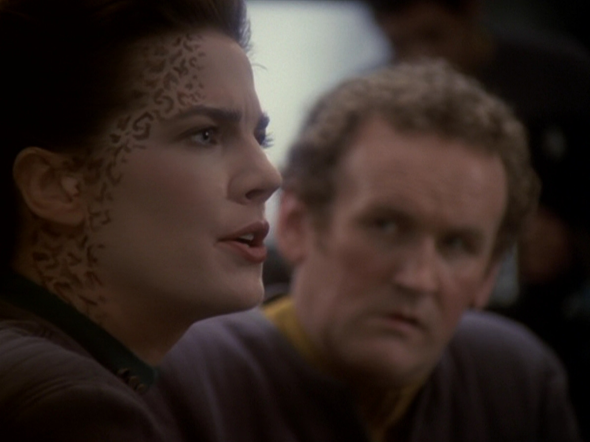 extant_StarTrek_DS9_6x05-FavorTheBold_00463.jpg