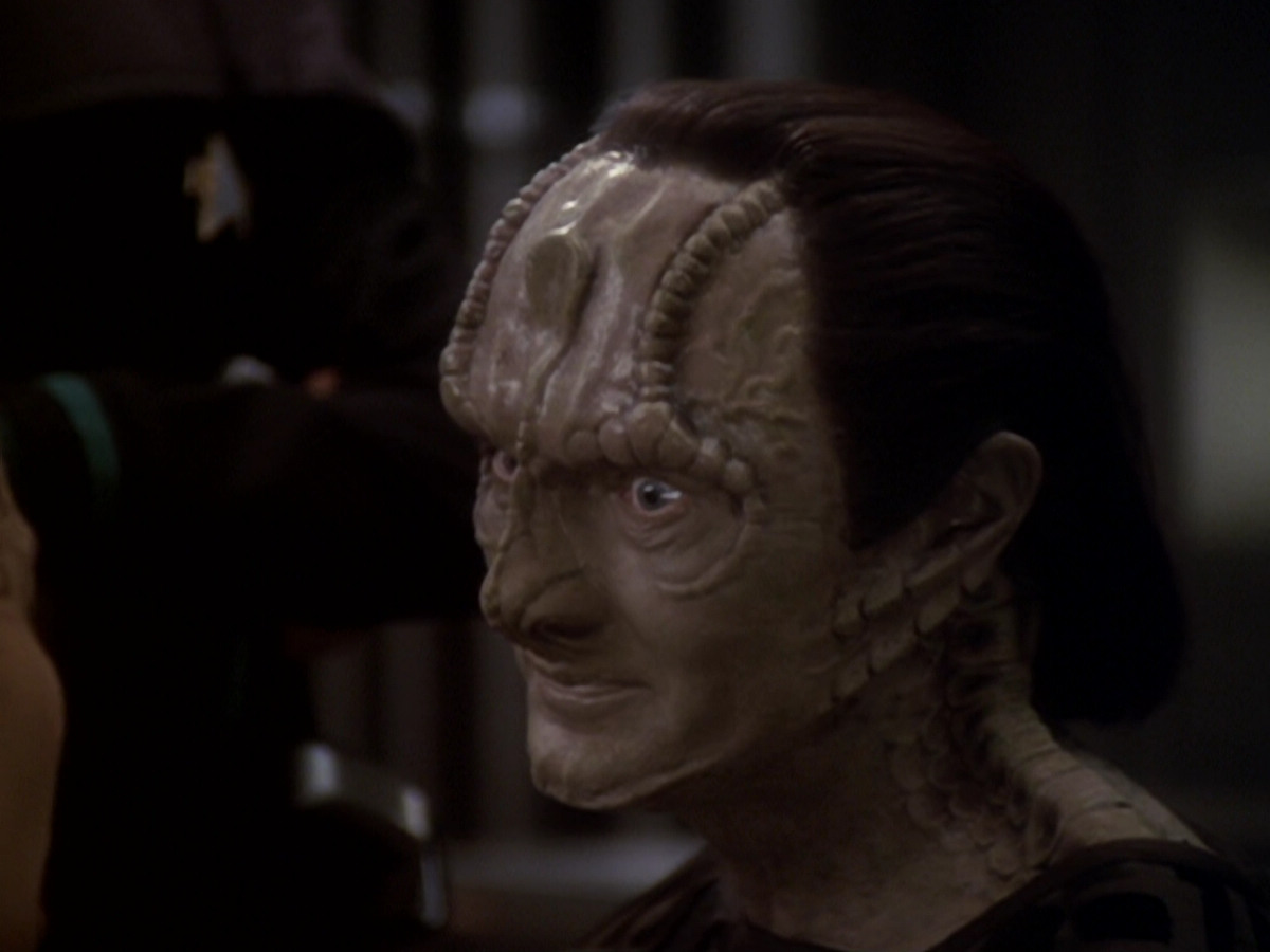 extant_StarTrek_DS9_6x05-FavorTheBold_00464.jpg