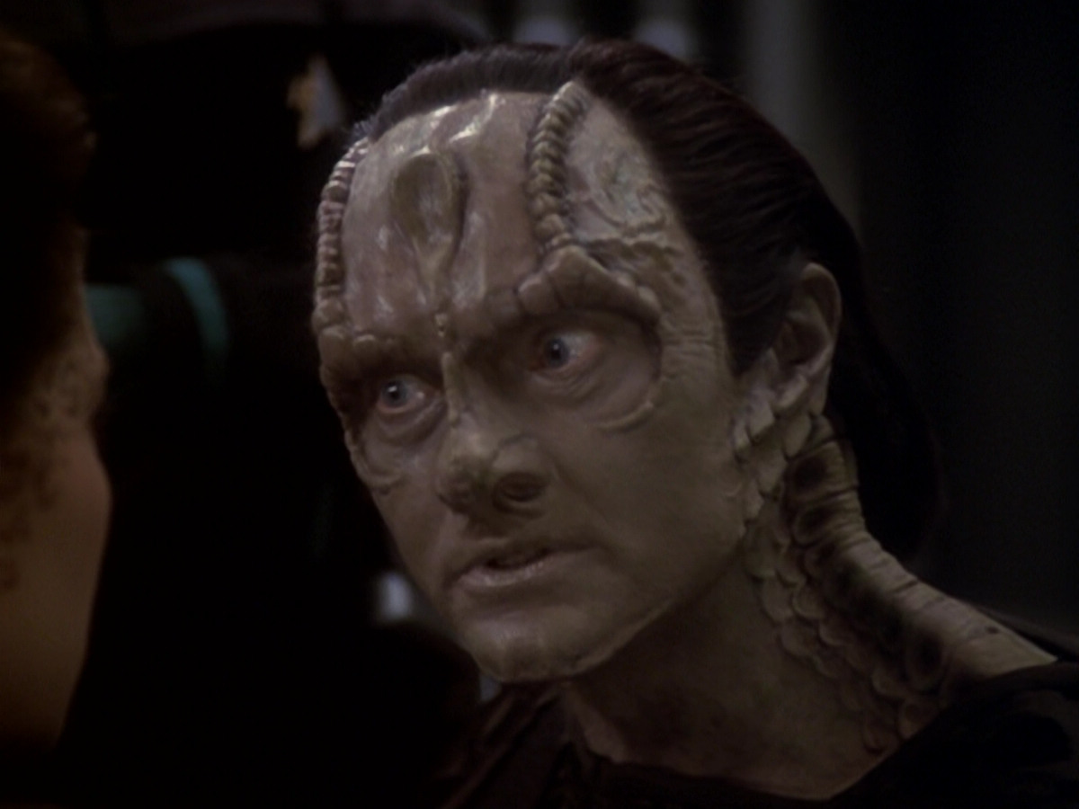 extant_StarTrek_DS9_6x05-FavorTheBold_00474.jpg