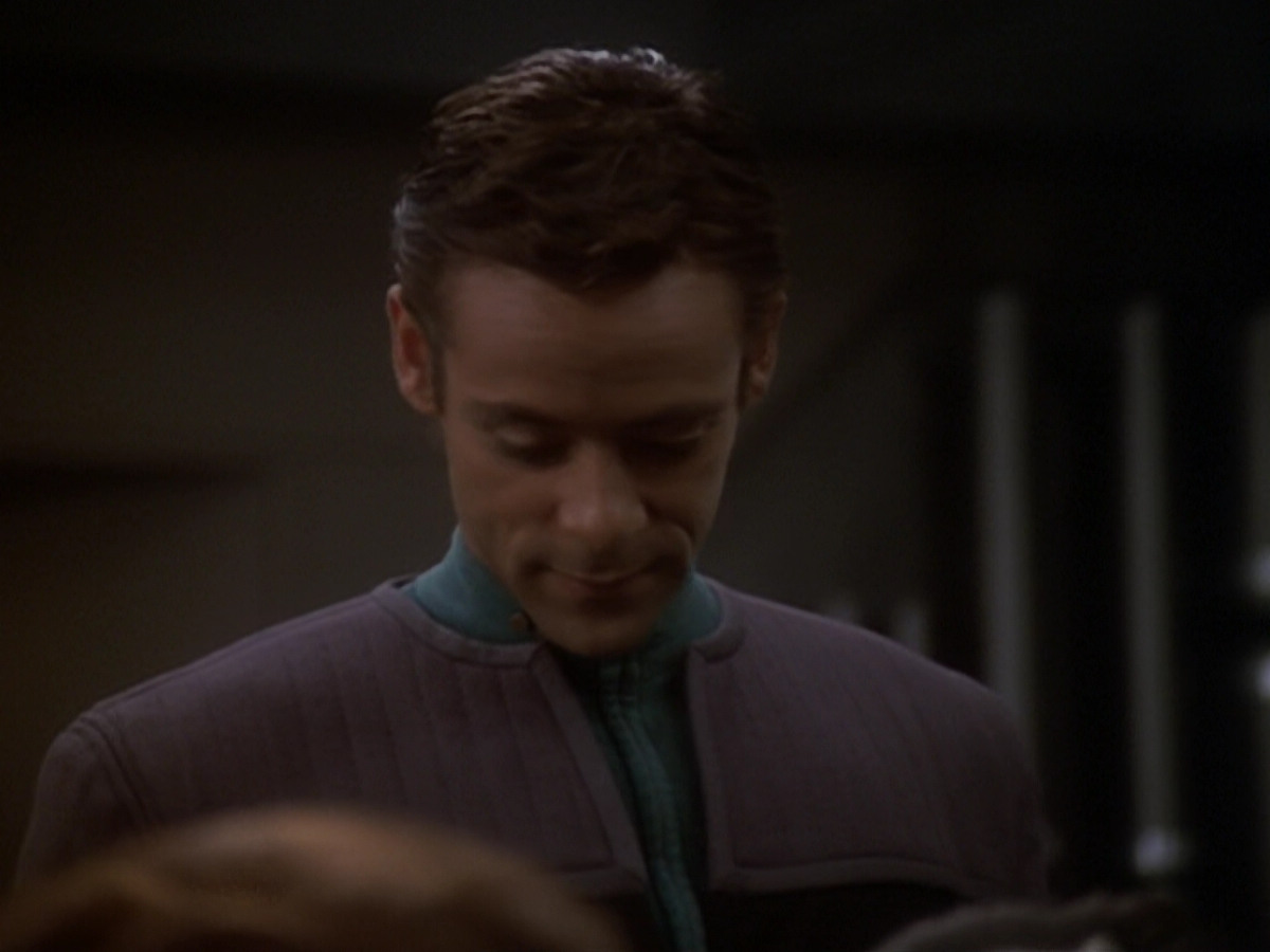 extant_StarTrek_DS9_6x05-FavorTheBold_00475.jpg