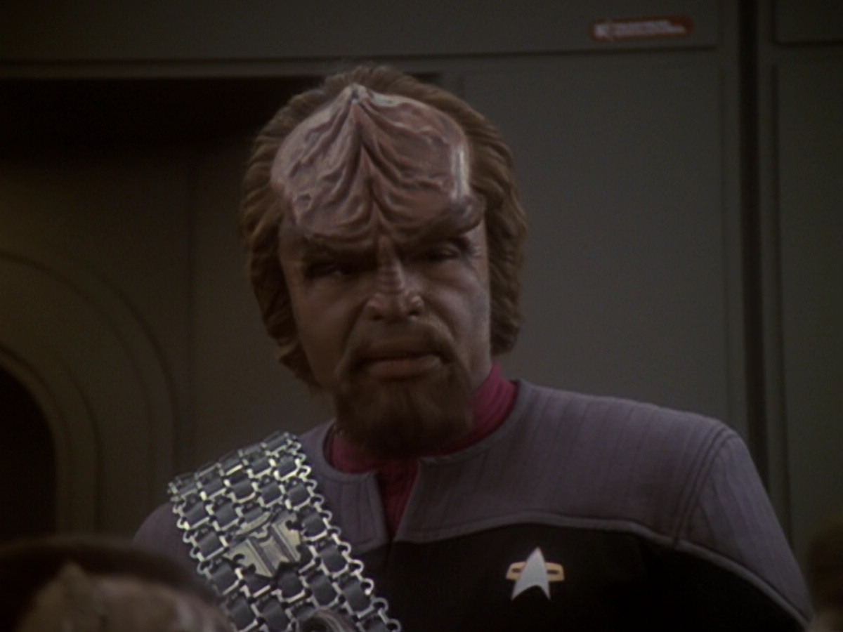 extant_StarTrek_DS9_6x05-FavorTheBold_00481.jpg