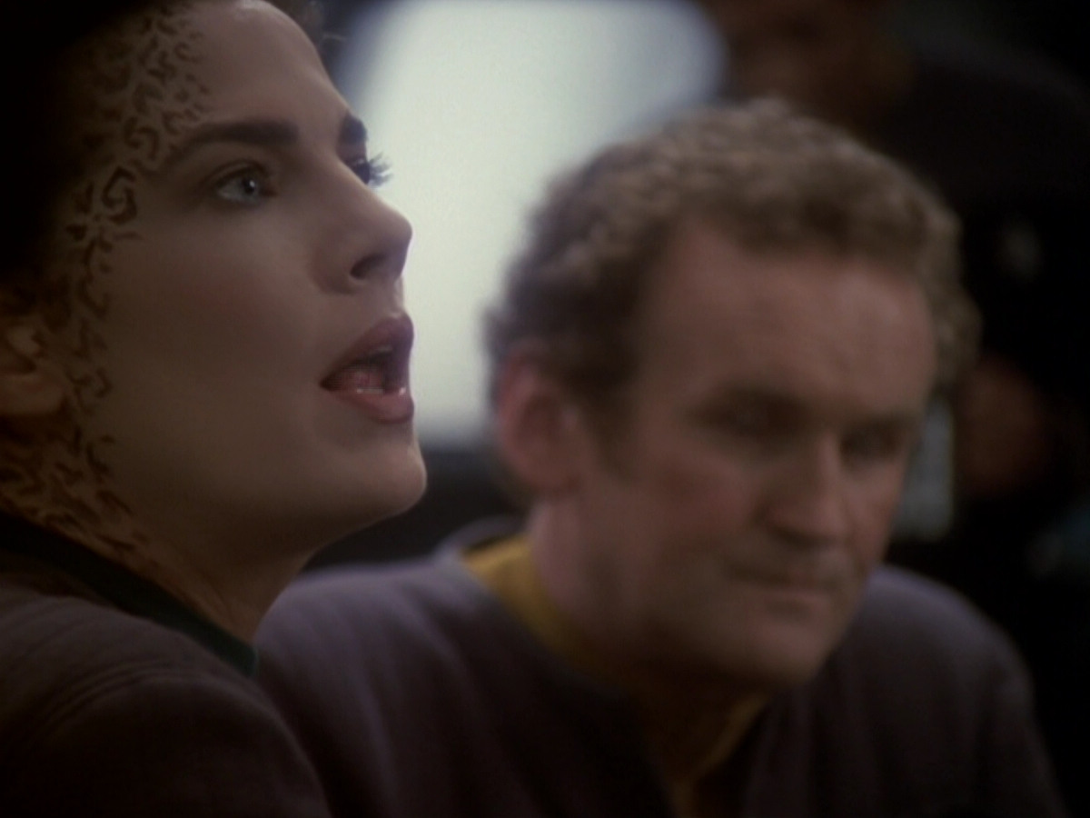 extant_StarTrek_DS9_6x05-FavorTheBold_00486.jpg