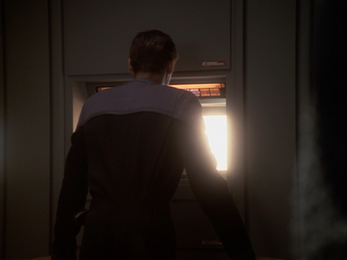 extant_StarTrek_DS9_6x05-FavorTheBold_00492.jpg