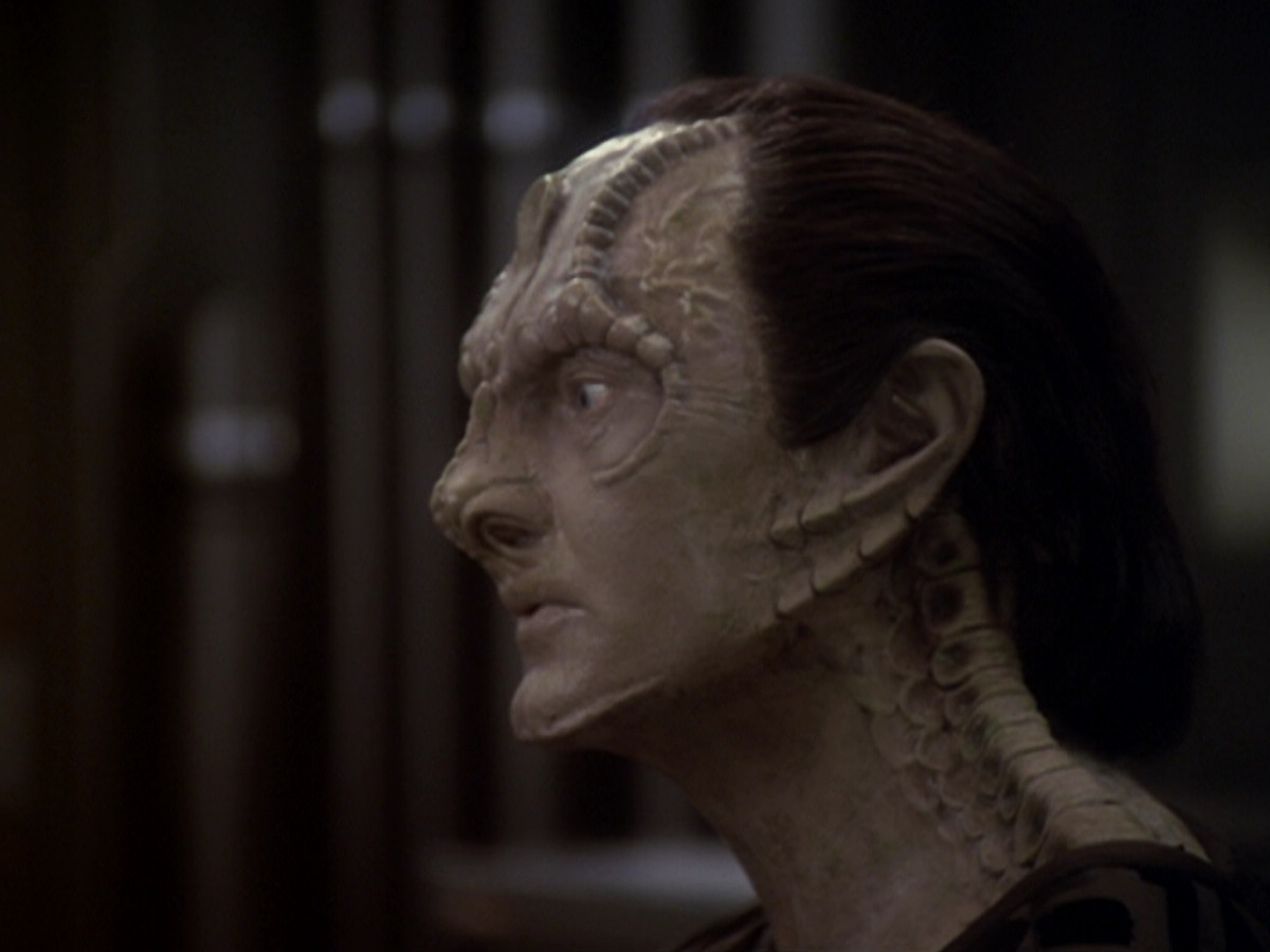 extant_StarTrek_DS9_6x05-FavorTheBold_00497.jpg