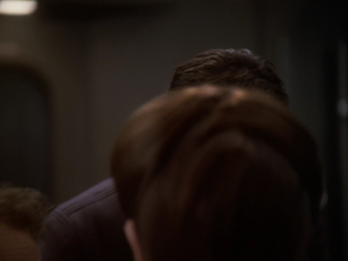 extant_StarTrek_DS9_6x05-FavorTheBold_00507.jpg
