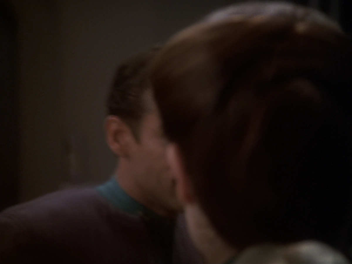 extant_StarTrek_DS9_6x05-FavorTheBold_00508.jpg