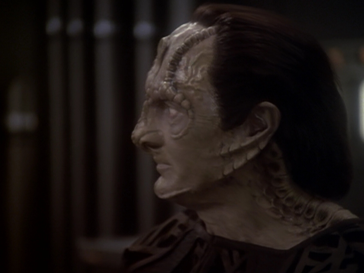 extant_StarTrek_DS9_6x05-FavorTheBold_00519.jpg
