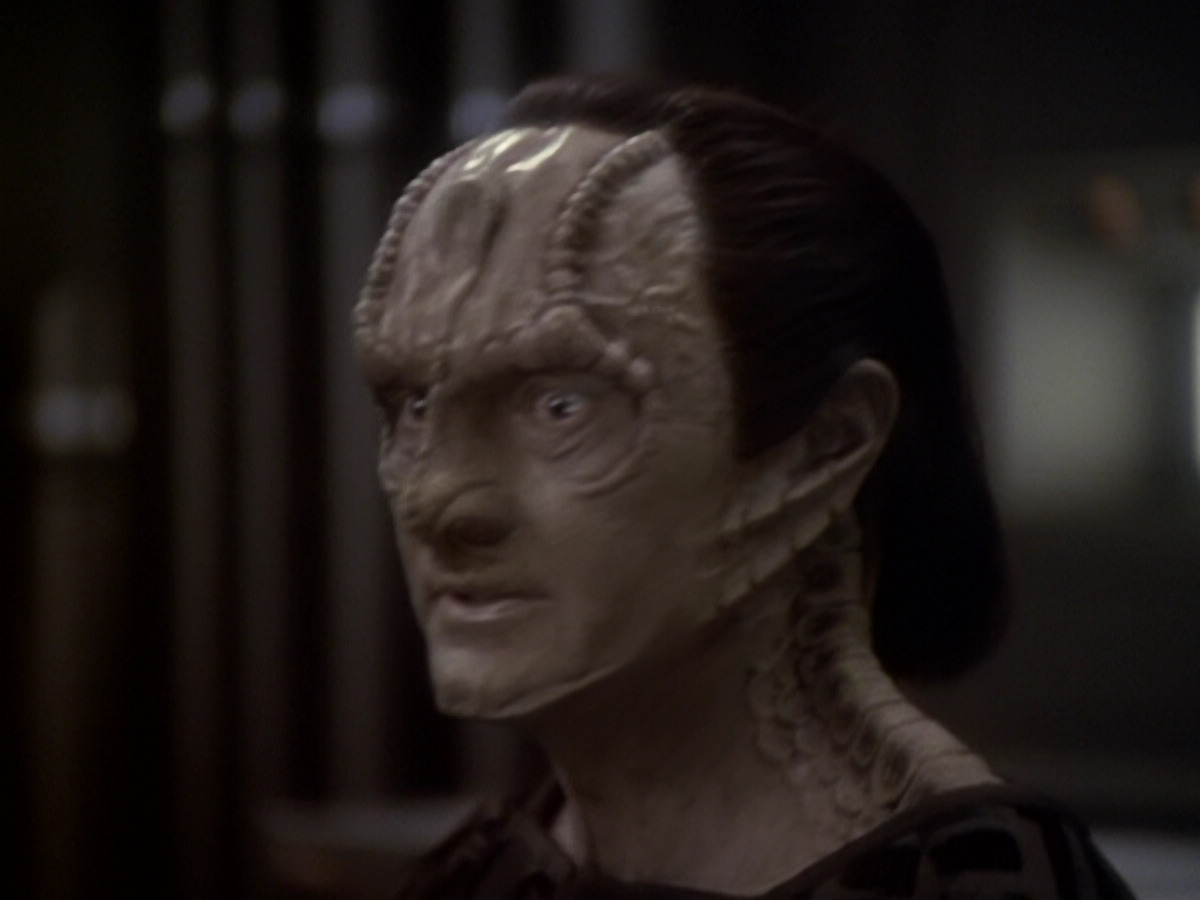 extant_StarTrek_DS9_6x05-FavorTheBold_00524.jpg