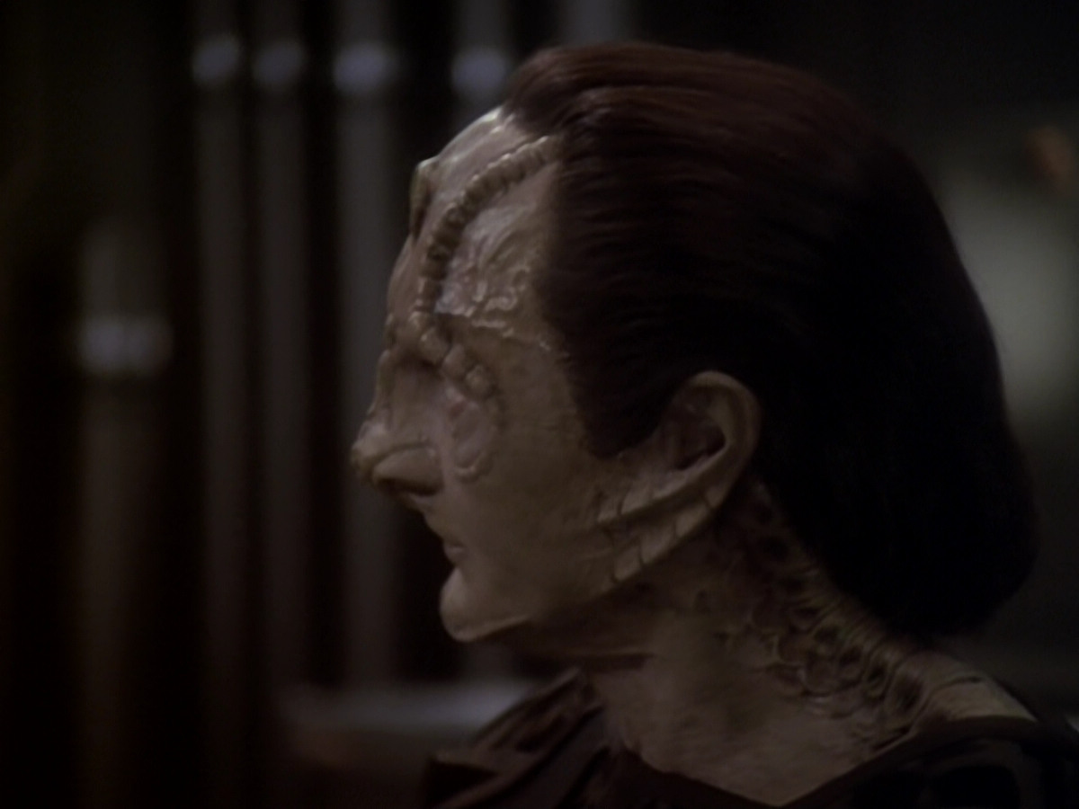 extant_StarTrek_DS9_6x05-FavorTheBold_00526.jpg