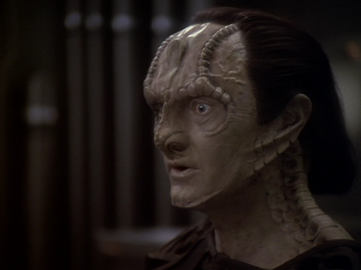 extant_StarTrek_DS9_6x05-FavorTheBold_00527.jpg