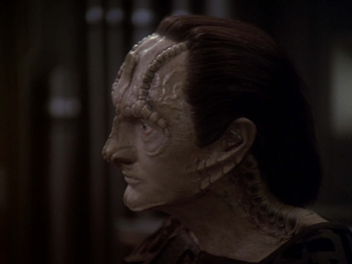 extant_StarTrek_DS9_6x05-FavorTheBold_00531.jpg