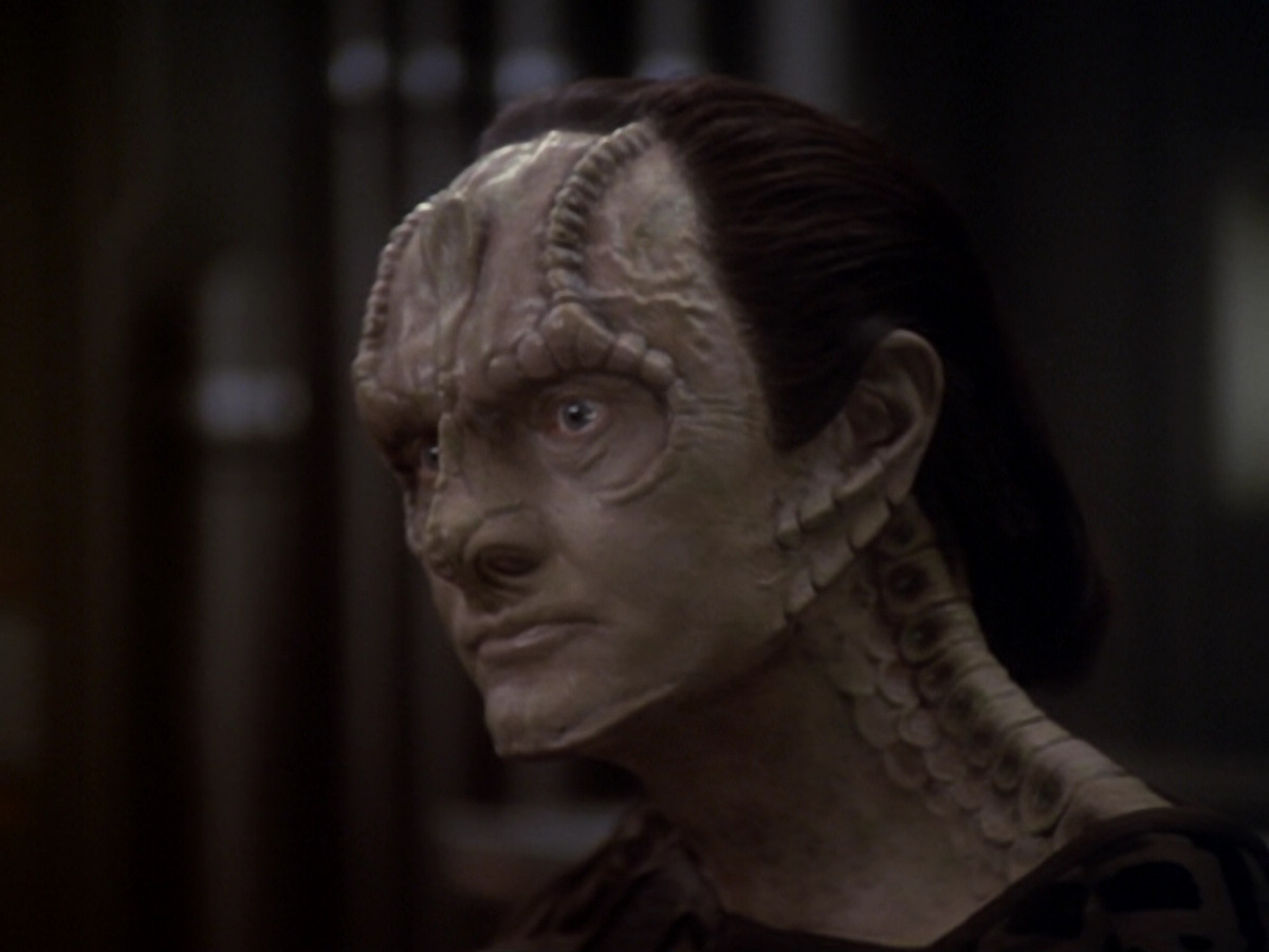 extant_StarTrek_DS9_6x05-FavorTheBold_00533.jpg