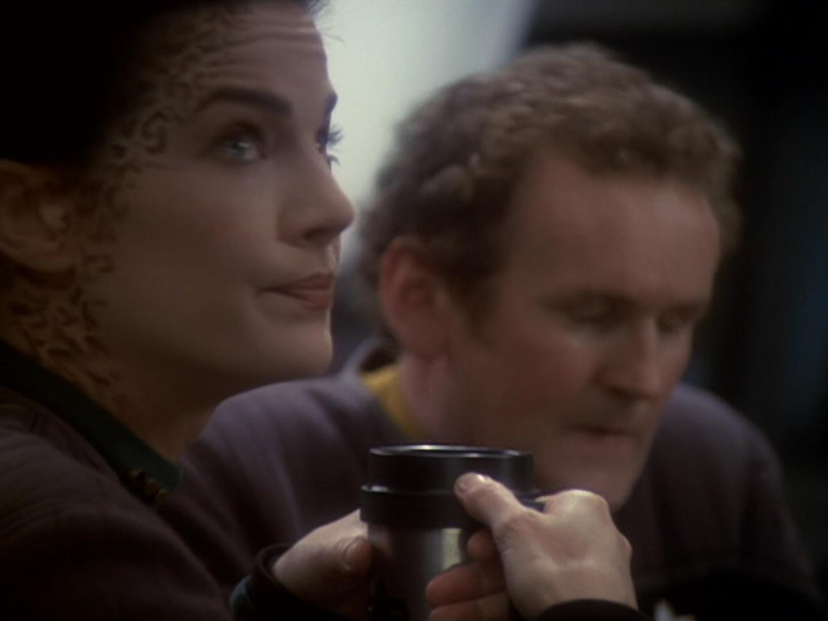 extant_StarTrek_DS9_6x05-FavorTheBold_00543.jpg