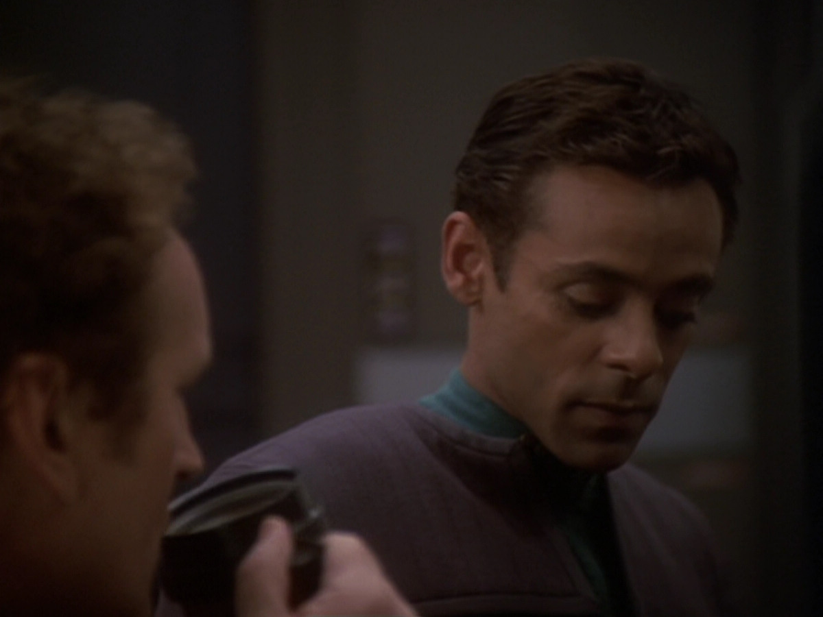 extant_StarTrek_DS9_6x05-FavorTheBold_00548.jpg