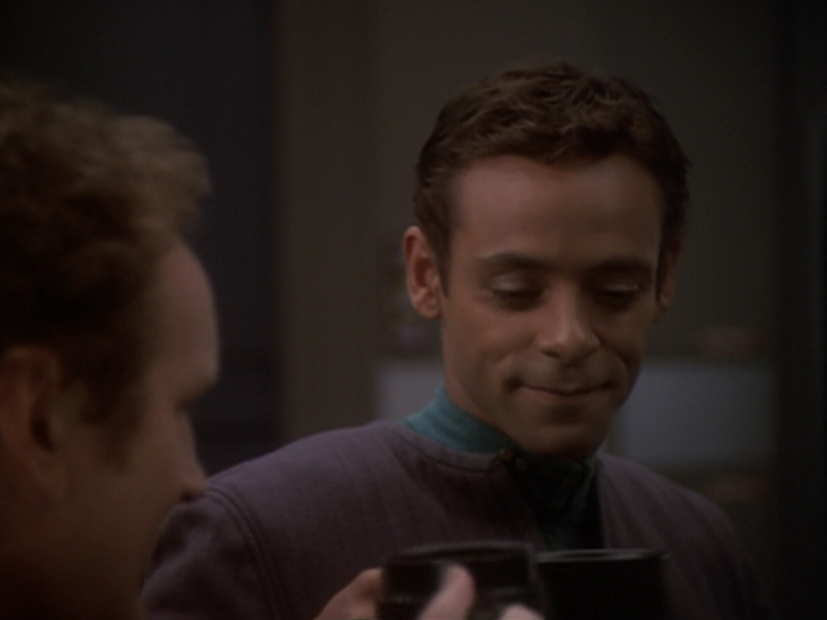 extant_StarTrek_DS9_6x05-FavorTheBold_00552.jpg