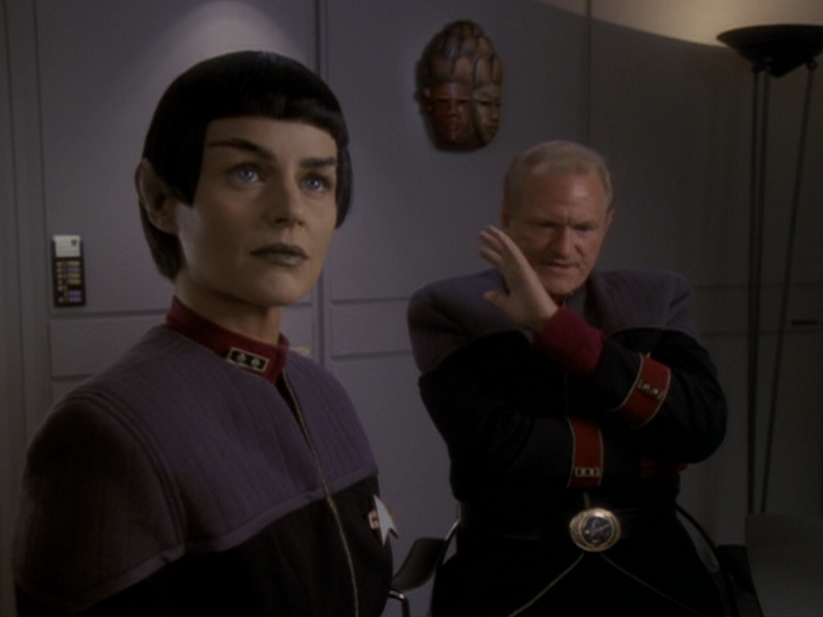 extant_StarTrek_DS9_6x05-FavorTheBold_00595.jpg