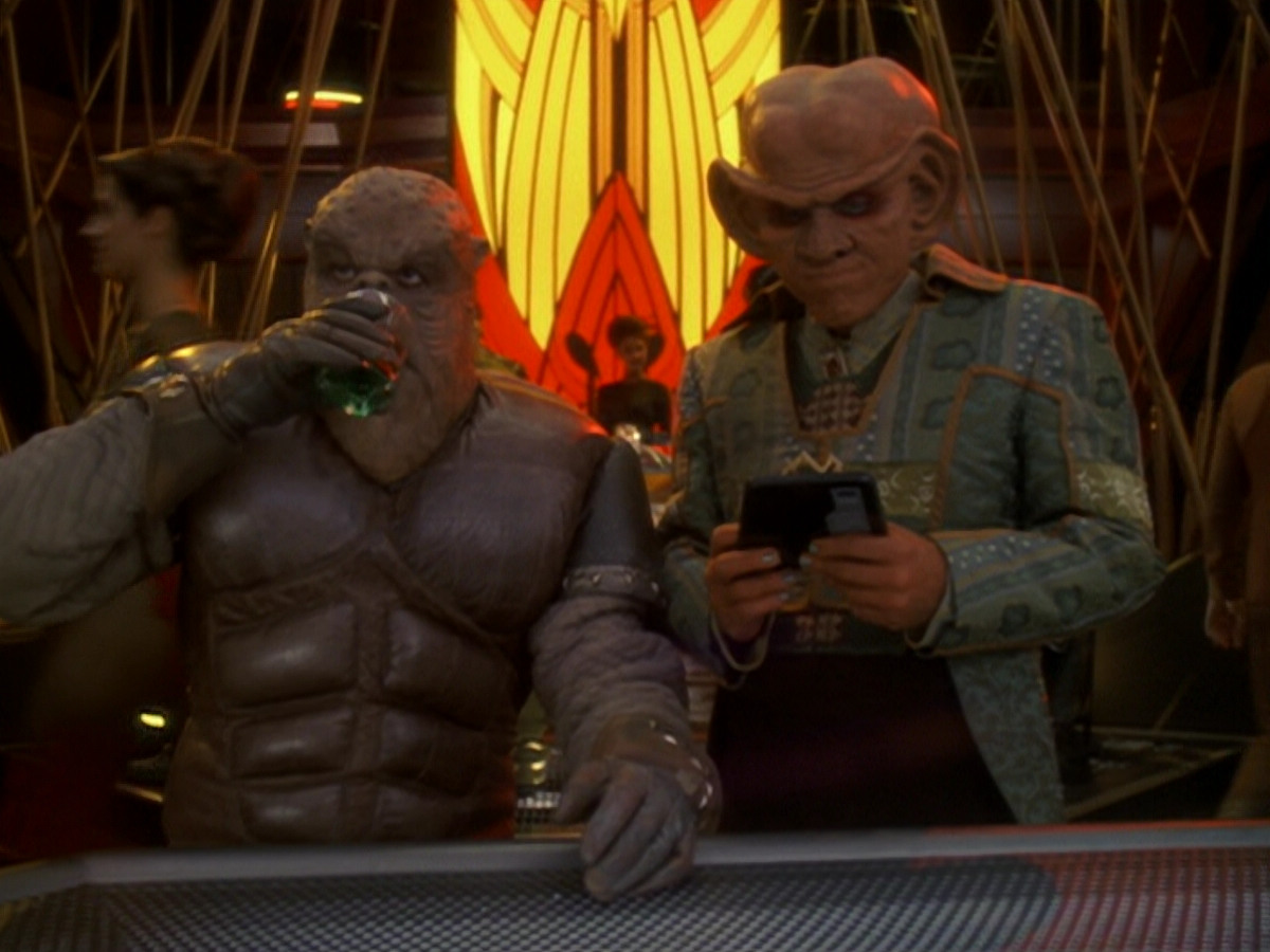 extant_StarTrek_DS9_6x05-FavorTheBold_00661.jpg