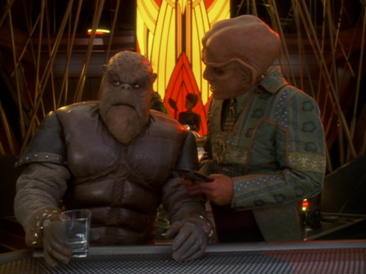 extant_StarTrek_DS9_6x05-FavorTheBold_00665.jpg