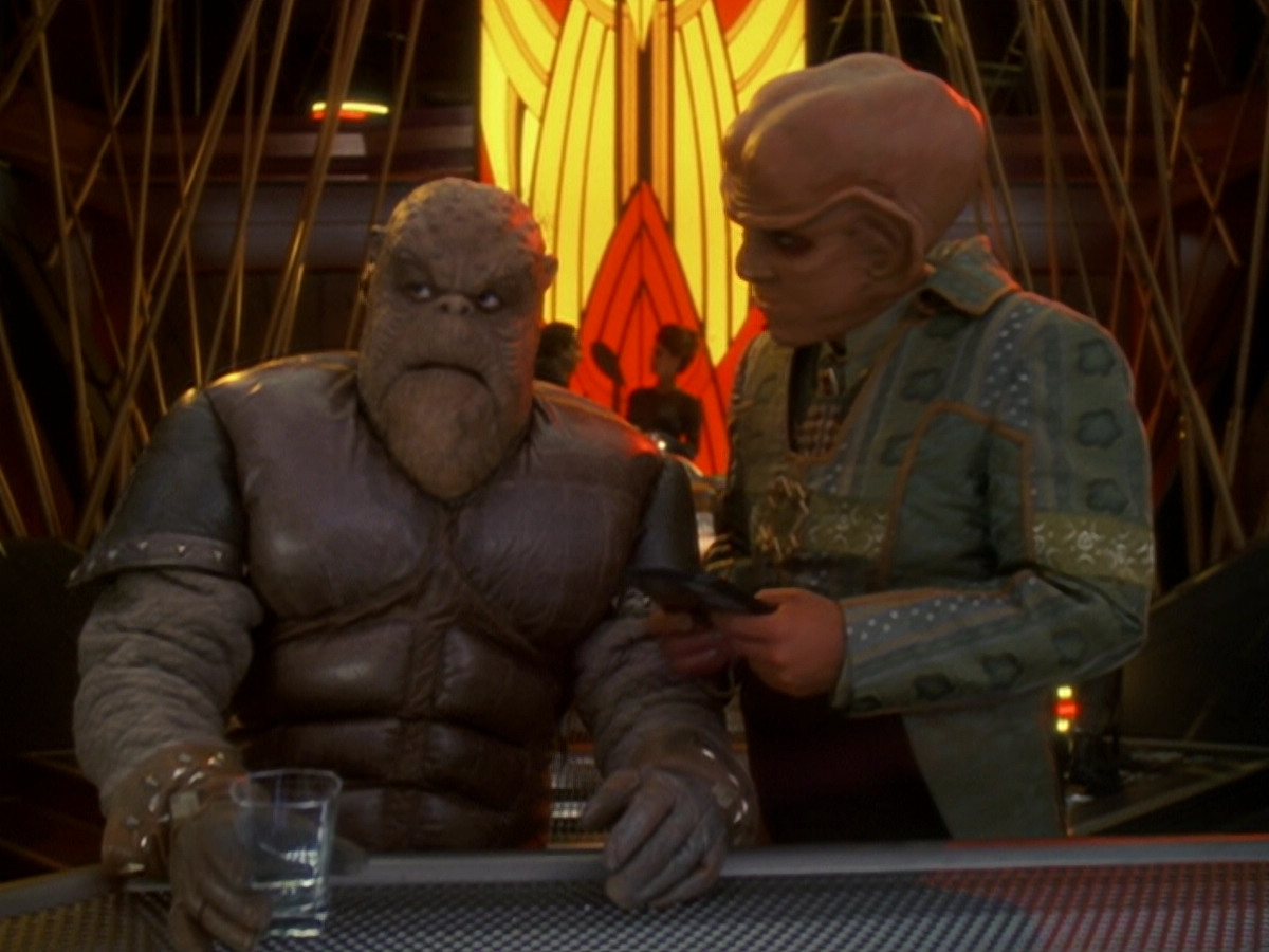 extant_StarTrek_DS9_6x05-FavorTheBold_00666.jpg