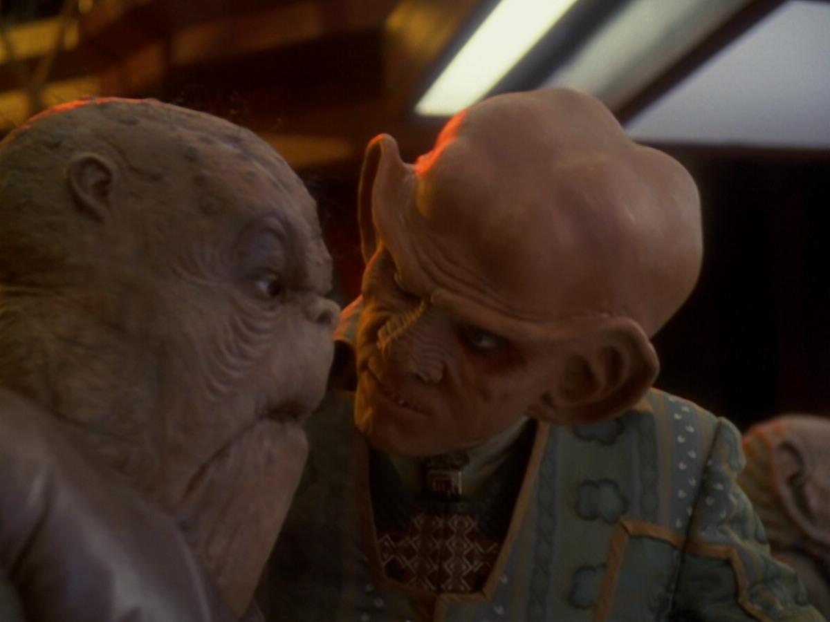 extant_StarTrek_DS9_6x05-FavorTheBold_00687.jpg