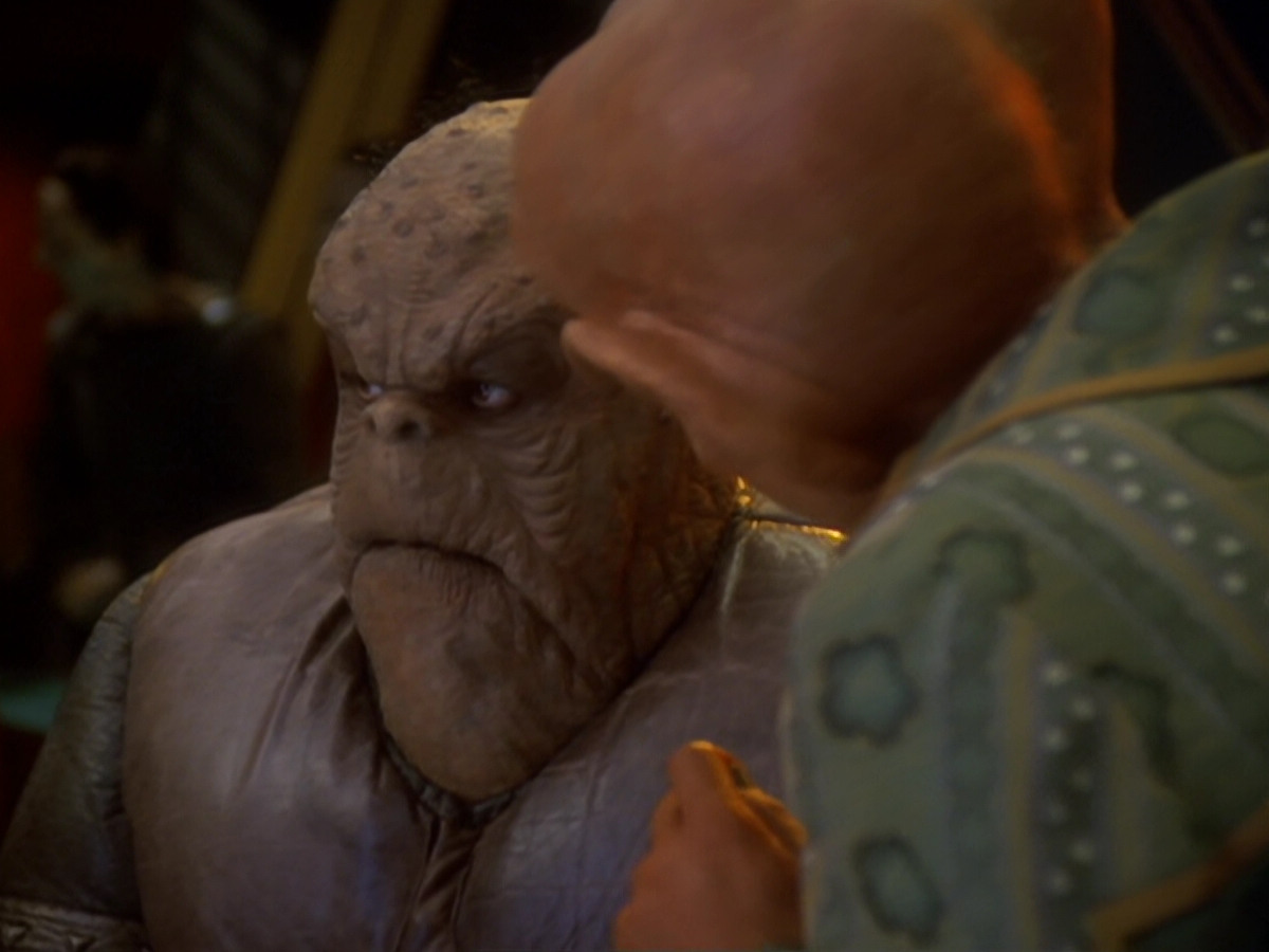 extant_StarTrek_DS9_6x05-FavorTheBold_00694.jpg