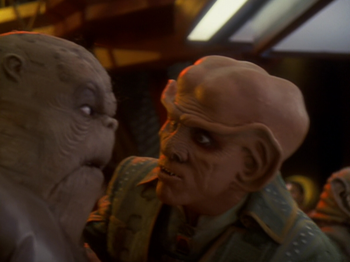extant_StarTrek_DS9_6x05-FavorTheBold_00712.jpg