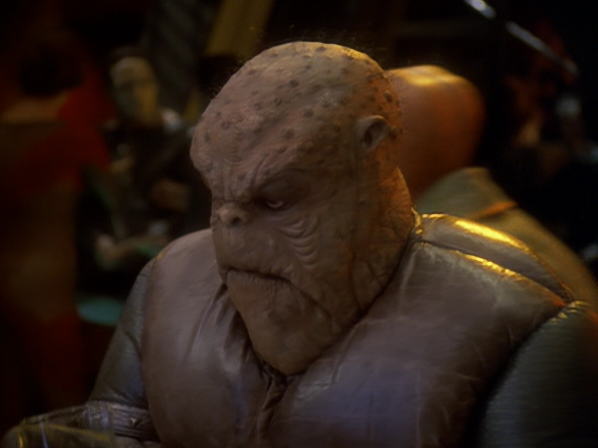 extant_StarTrek_DS9_6x05-FavorTheBold_00713.jpg