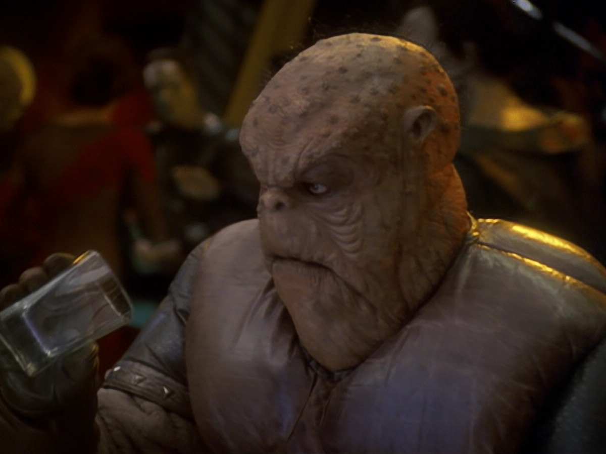 extant_StarTrek_DS9_6x05-FavorTheBold_00714.jpg