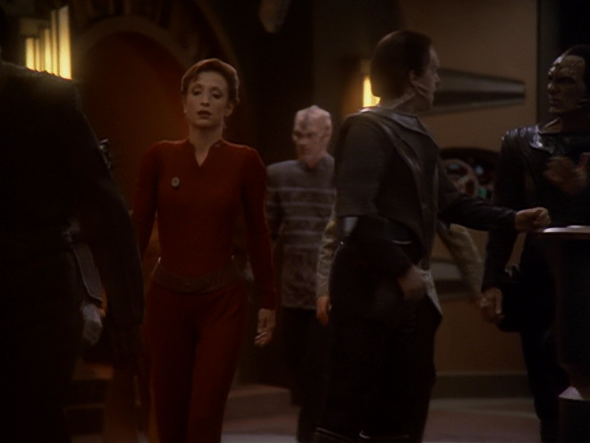 extant_StarTrek_DS9_6x05-FavorTheBold_00721.jpg