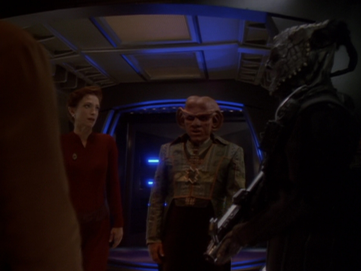 extant_StarTrek_DS9_6x05-FavorTheBold_00764.jpg
