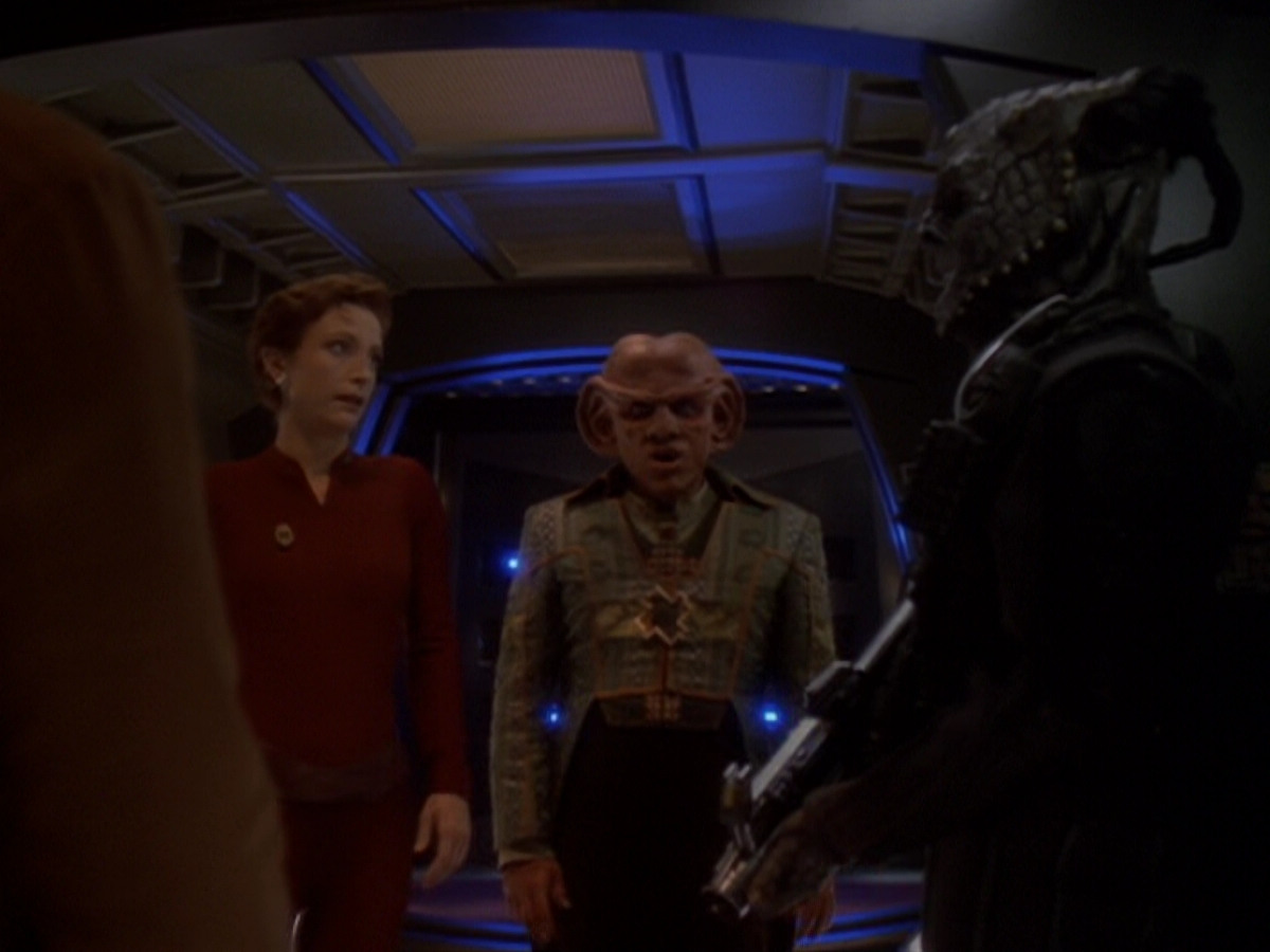 extant_StarTrek_DS9_6x05-FavorTheBold_00765.jpg