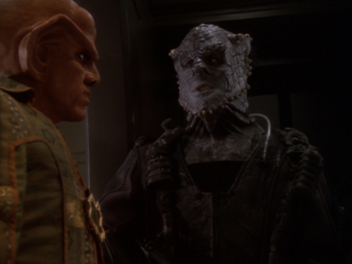 extant_StarTrek_DS9_6x05-FavorTheBold_00771.jpg