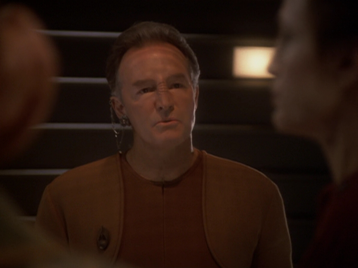 extant_StarTrek_DS9_6x05-FavorTheBold_00776.jpg