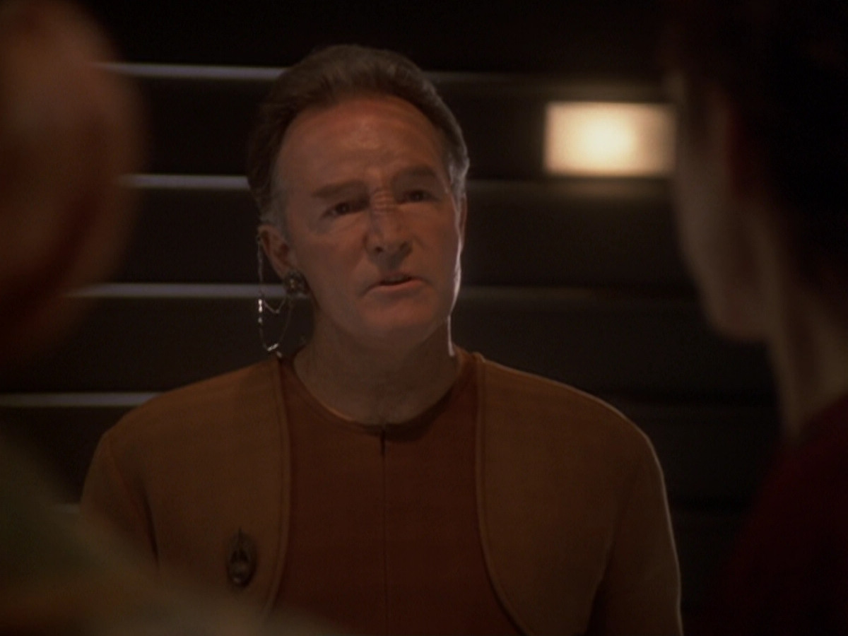 extant_StarTrek_DS9_6x05-FavorTheBold_00790.jpg