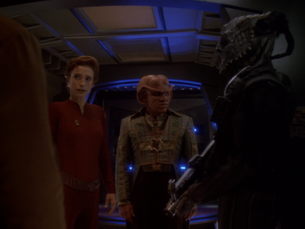 extant_StarTrek_DS9_6x05-FavorTheBold_00795.jpg