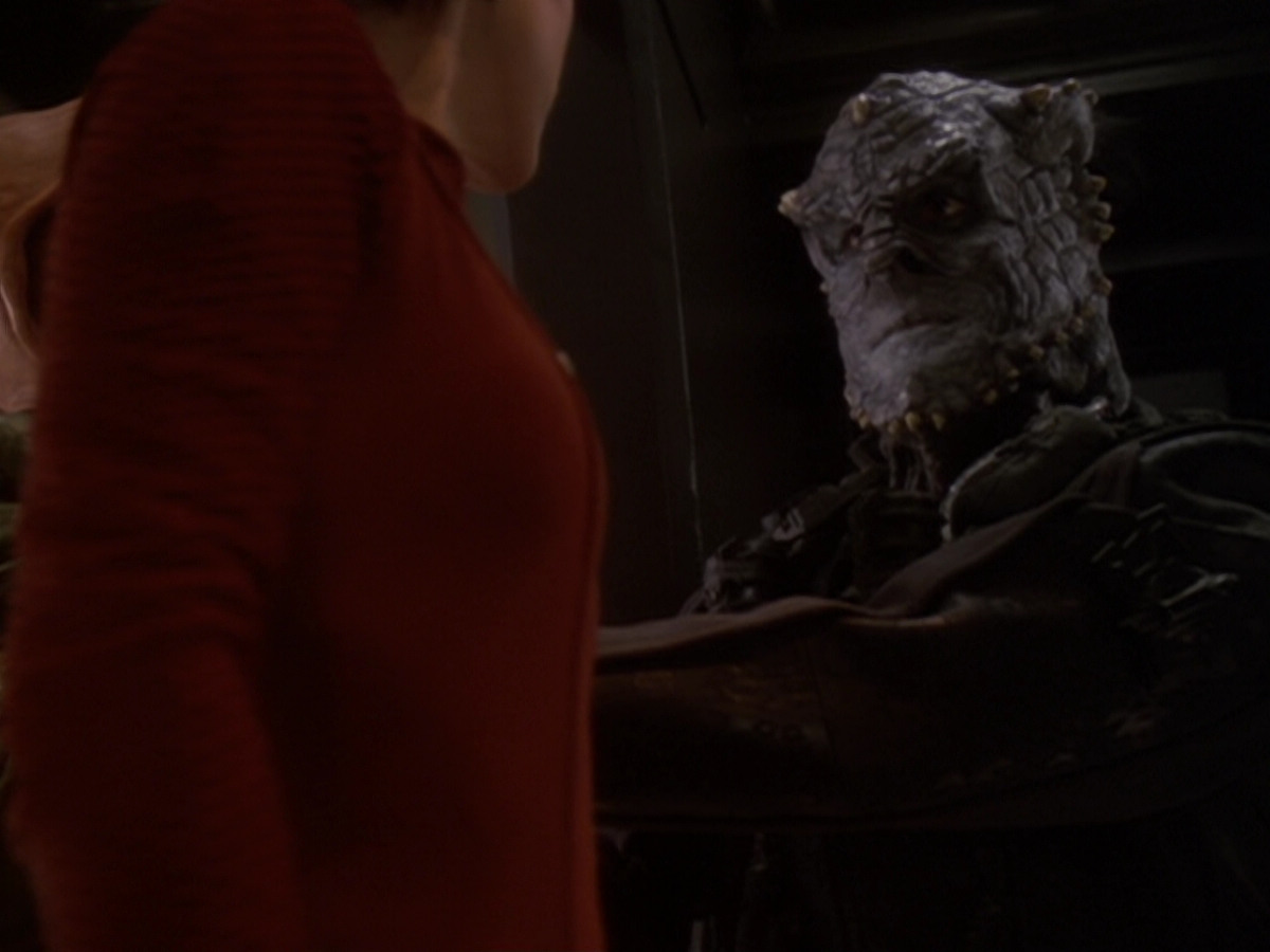 extant_StarTrek_DS9_6x05-FavorTheBold_00804.jpg