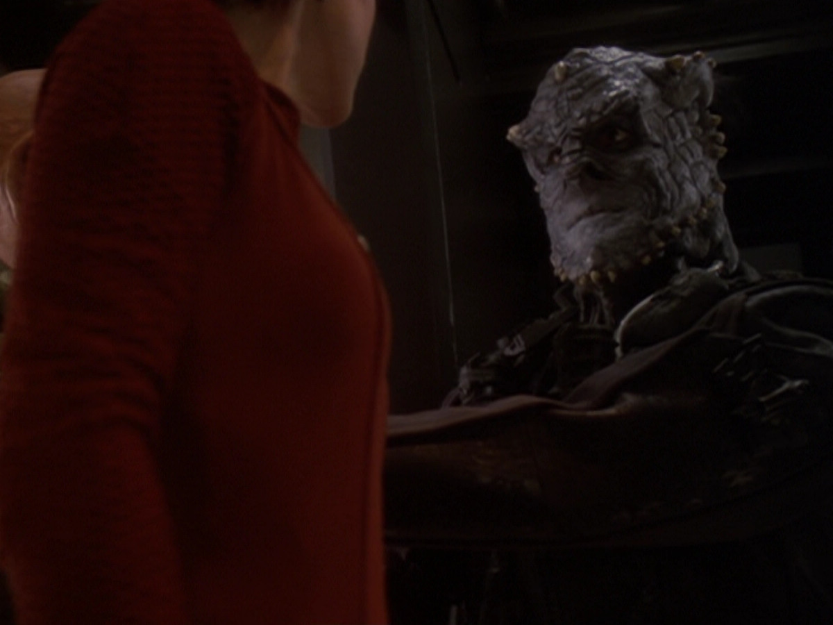 extant_StarTrek_DS9_6x05-FavorTheBold_00805.jpg