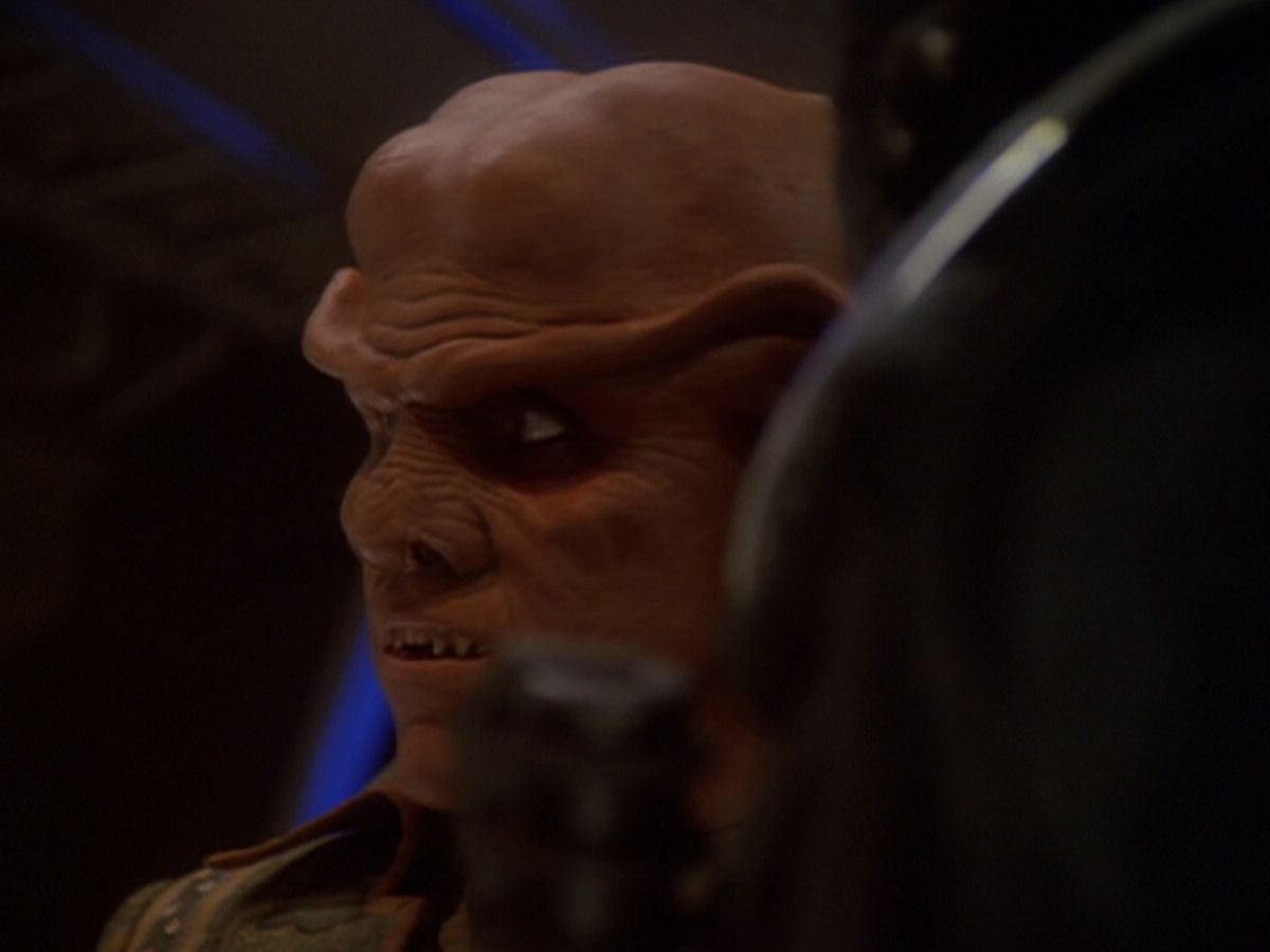 extant_StarTrek_DS9_6x05-FavorTheBold_00817.jpg