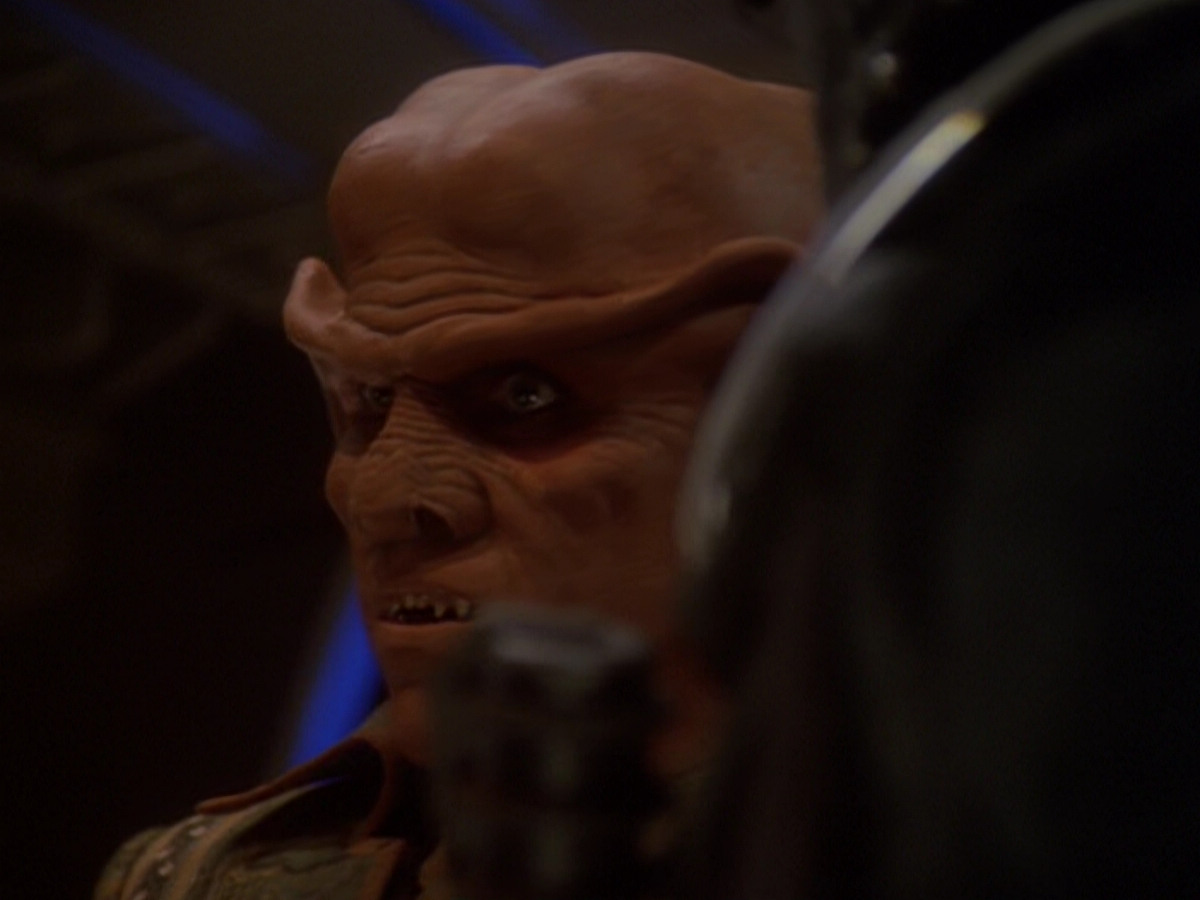 extant_StarTrek_DS9_6x05-FavorTheBold_00818.jpg