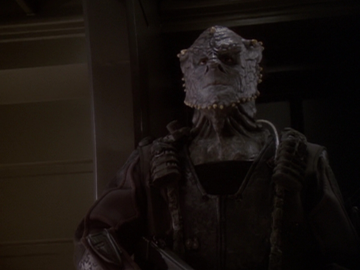 extant_StarTrek_DS9_6x05-FavorTheBold_00827.jpg