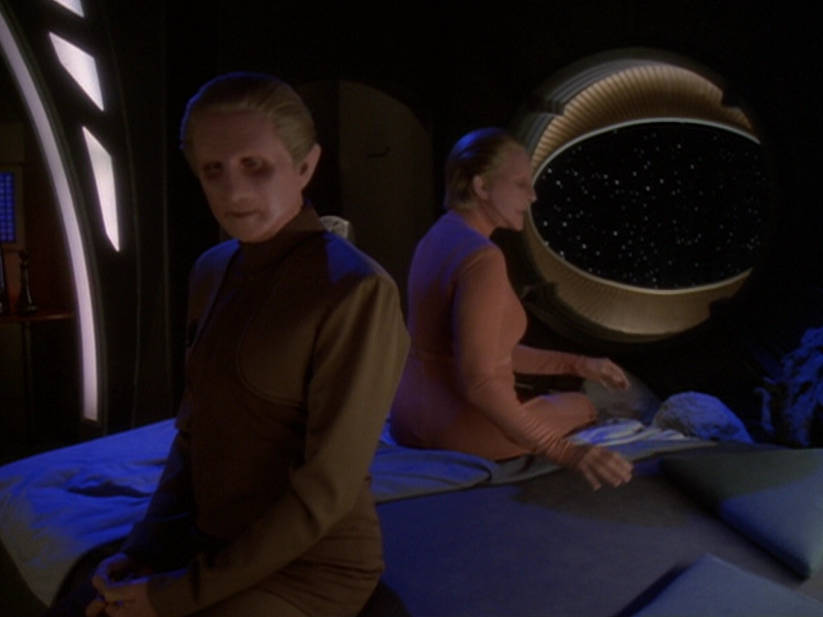 extant_StarTrek_DS9_6x05-FavorTheBold_00849.jpg