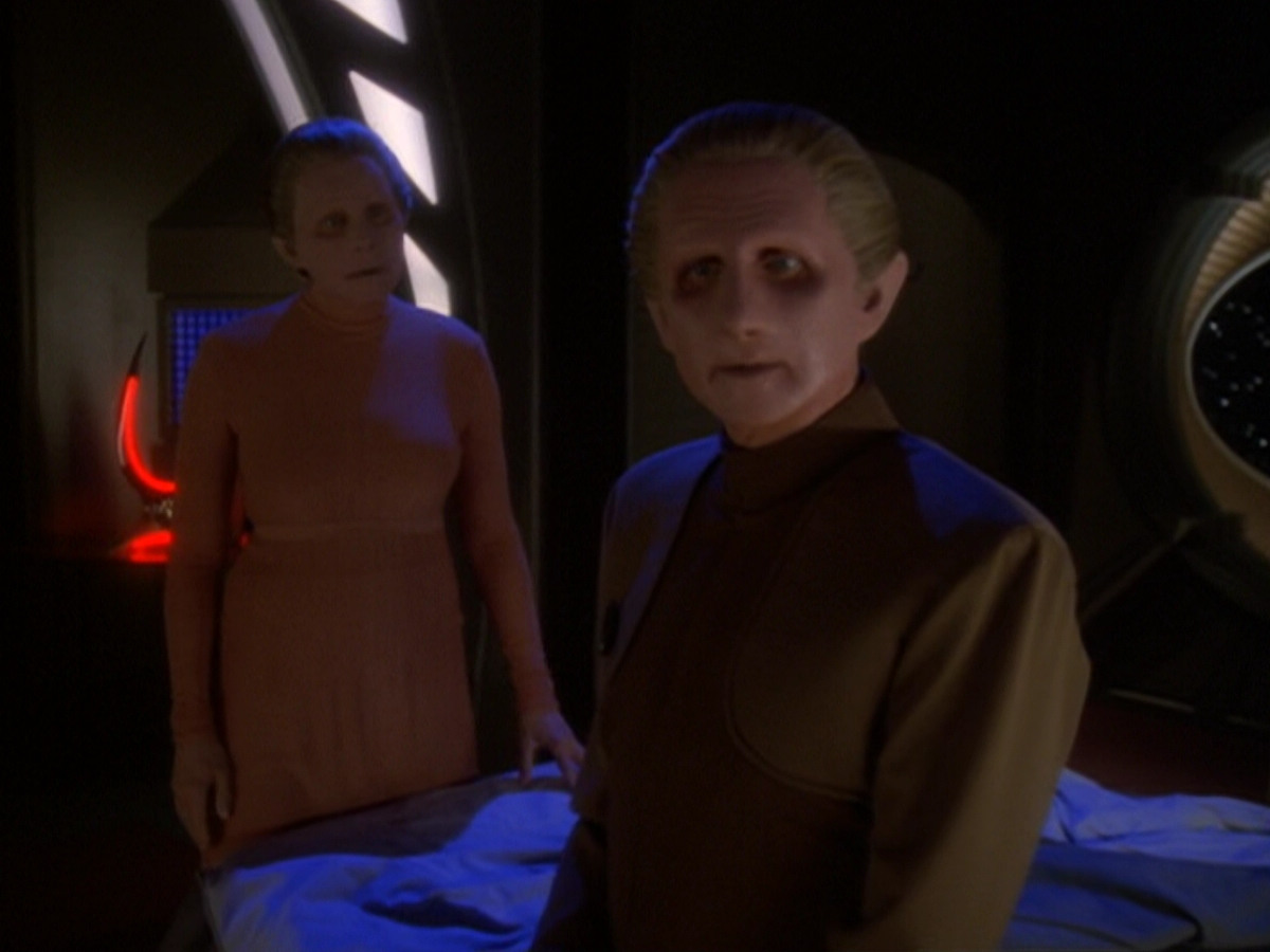 extant_StarTrek_DS9_6x05-FavorTheBold_00873.jpg